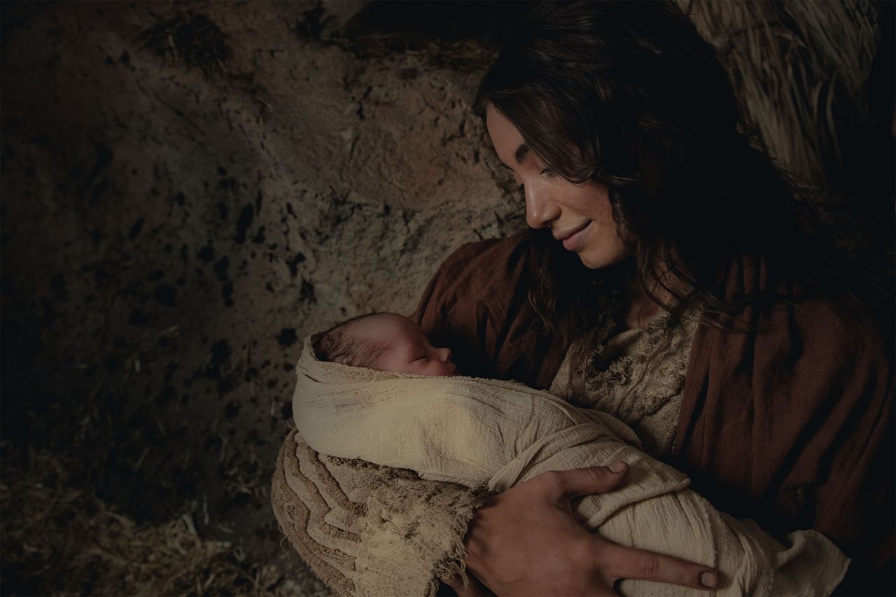 Maria segura o bebé Jesus